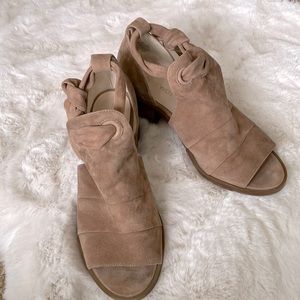 NINE WEST~Tan/nude,size 8,  suede, side tie Shootie, 2 in heel. Peep toe